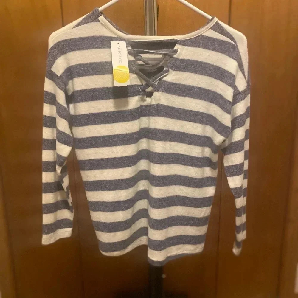 Stitch Fix Girls NWT NIne One NIght Nancy Lace-Up Back Top Navy M - Picture 2 of 9
